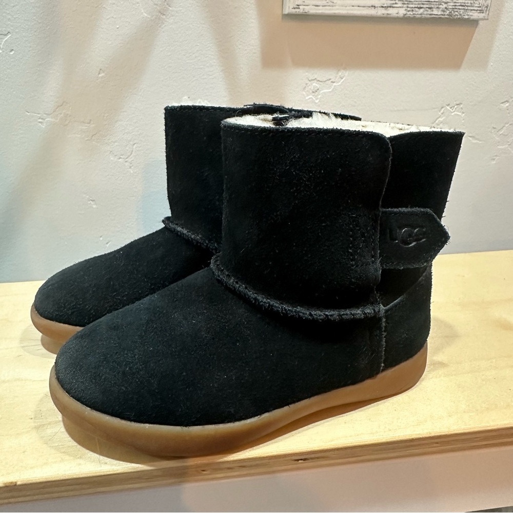 UGG toddler girls size 8 black boots